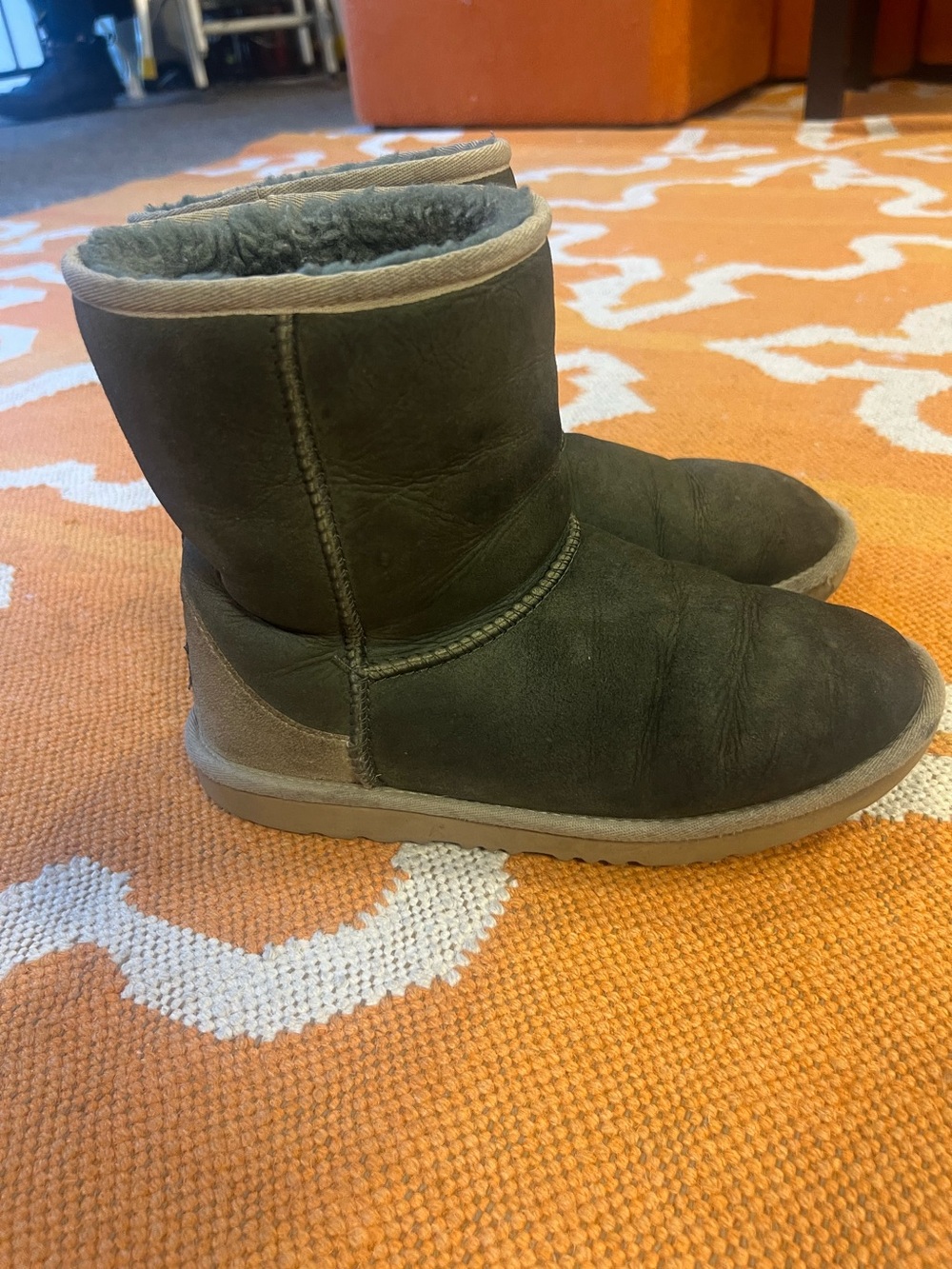UGG Woman’s Classic Short II boot in Woodland Green size 6